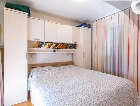 Irena Burle Apartment Medulin